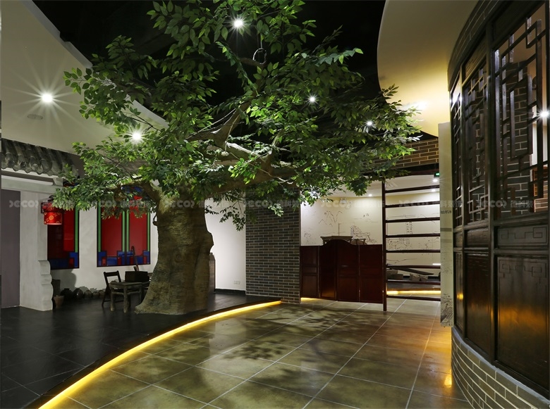 如何通過展館設(shè)計(jì)來創(chuàng)造一個(gè)引人入勝的展示場景？